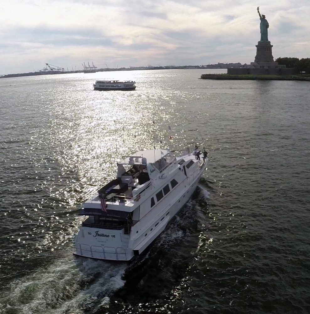 Luxury Motoryacht "Justine" Statue of Liberty NewYork-Recommended for East Coast Yacht Cruises