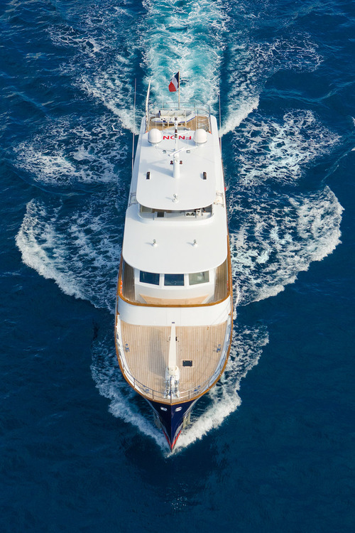 Luxury motor yacht charter PAOLYRE. Cruising the Bahamas