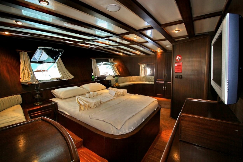 Luxury yacht charter Turkey Derya Deniz - aft Master cabin.