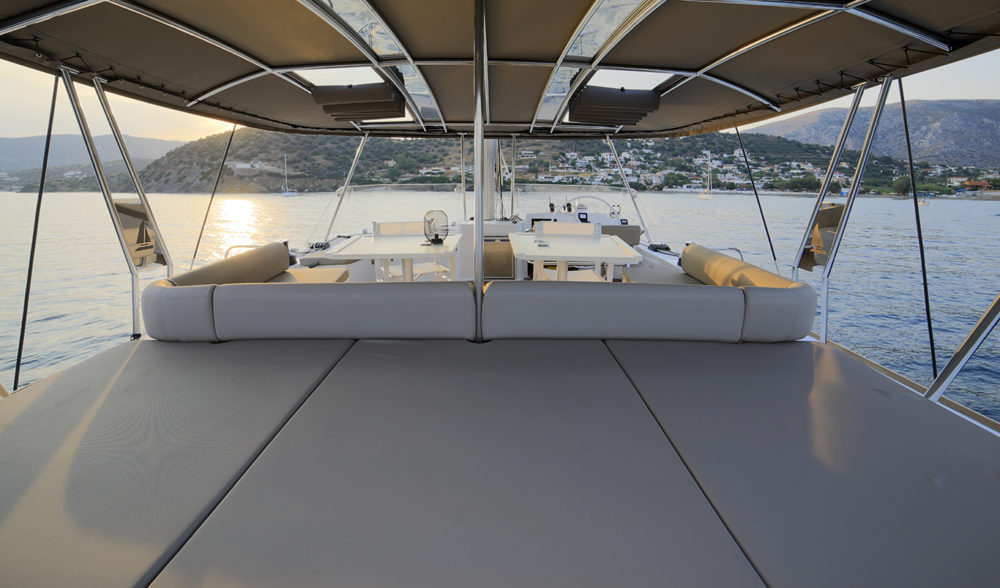 New Horizons 3, flybridge with seating area.