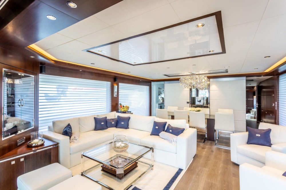 Luxurious ANGELEYES-BVI Yacht Vacation's salon.