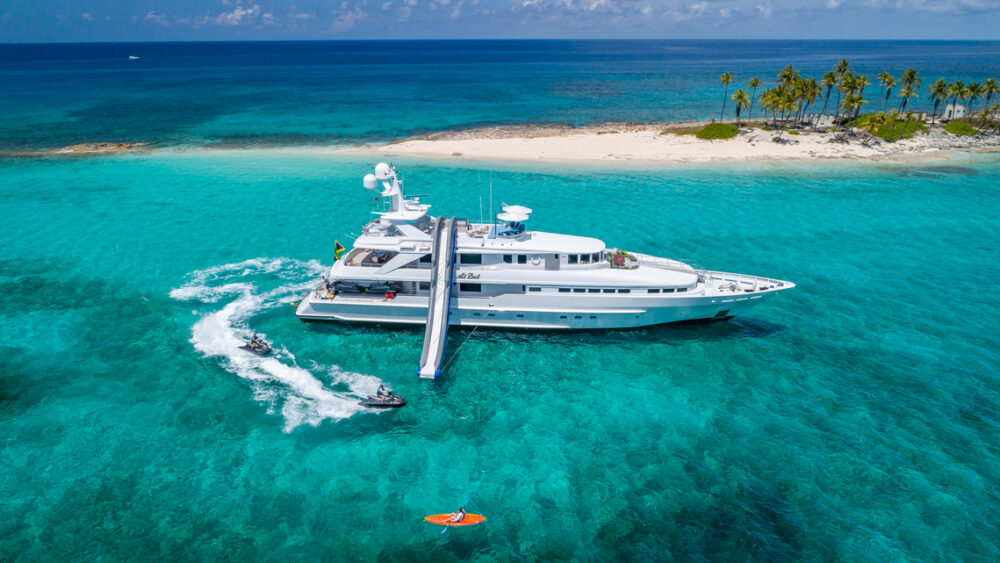 yacht life bahamas