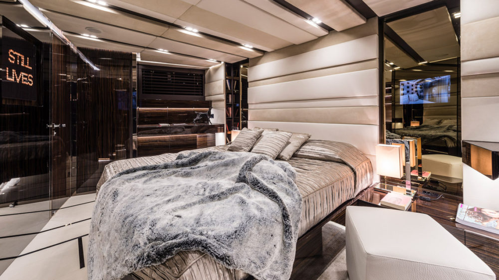 Master cabin onboard Gigreca Greek sailing-yacht charter