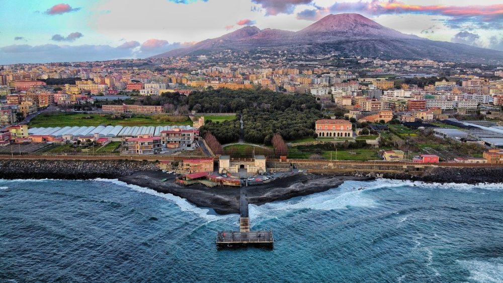 Mt. Vesuvius viewed from Naples. Photo by Antonio Speranza on Pixabay.
