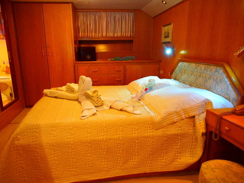Master cabin onboard M/Y ELENA