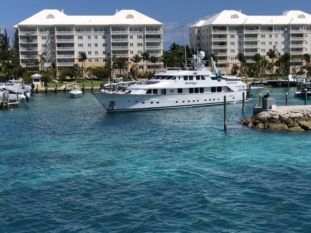 luxury yacht charters in nassau bahamas