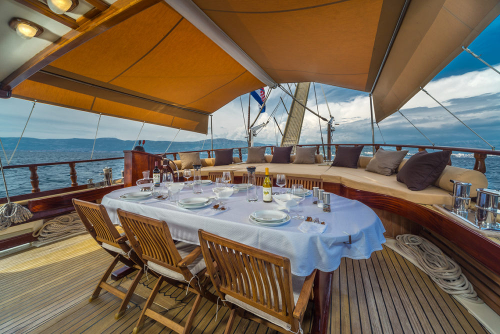 Alfresco dining on Motor-Sailor Angelica