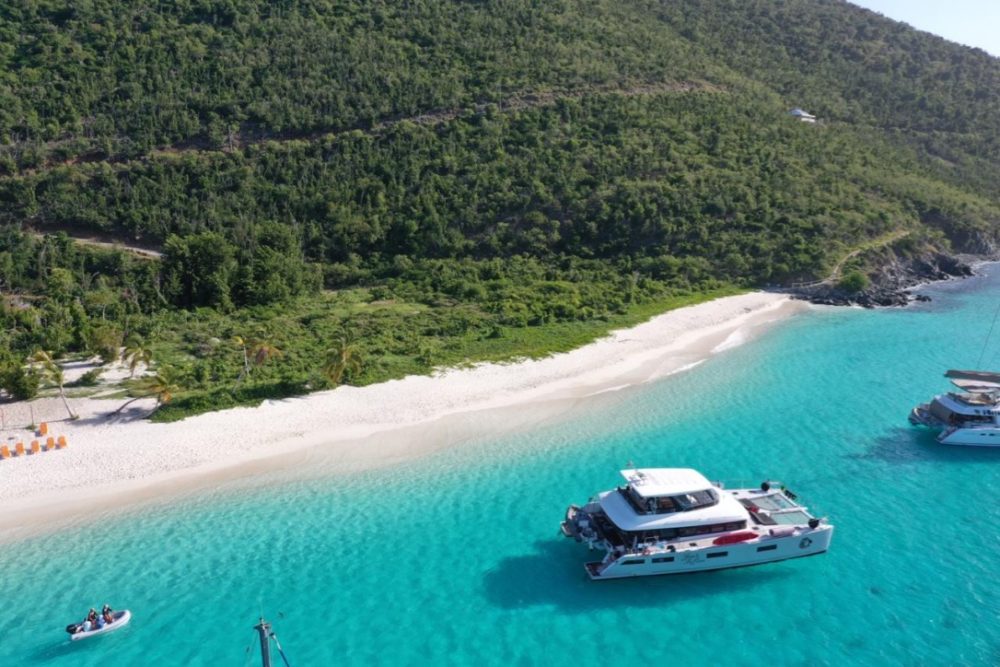 Flybridge catamaran charter Jan's FeLion.