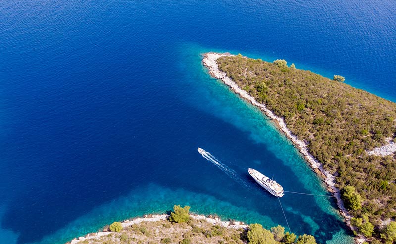 yacht charter guide