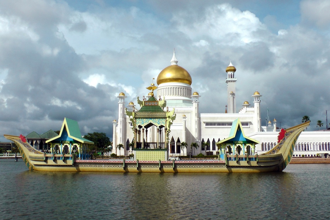 Sultan Omar Ali Safuddin mosque, Brunei