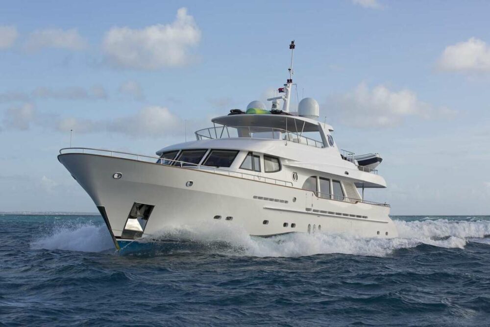 M/Y PURA VIDA. Bahamas Luxury yacht rental. 