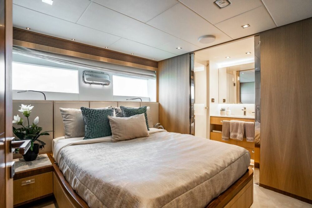 cabin on motor yacht aqua life 