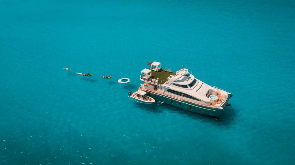 Power catamaran Samara, Bahamas luxury yacht rental