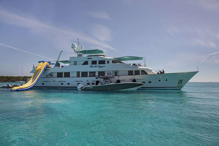 Bahamas motor Yacht Sweet Escape. Yacht charter specials