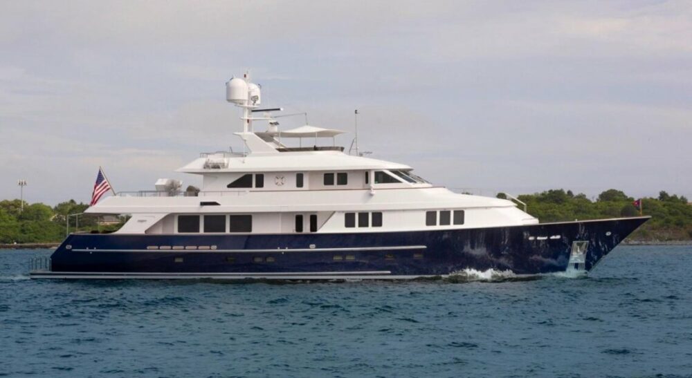 The IMPETUOUS yacht can accommodate up to 10 guests.