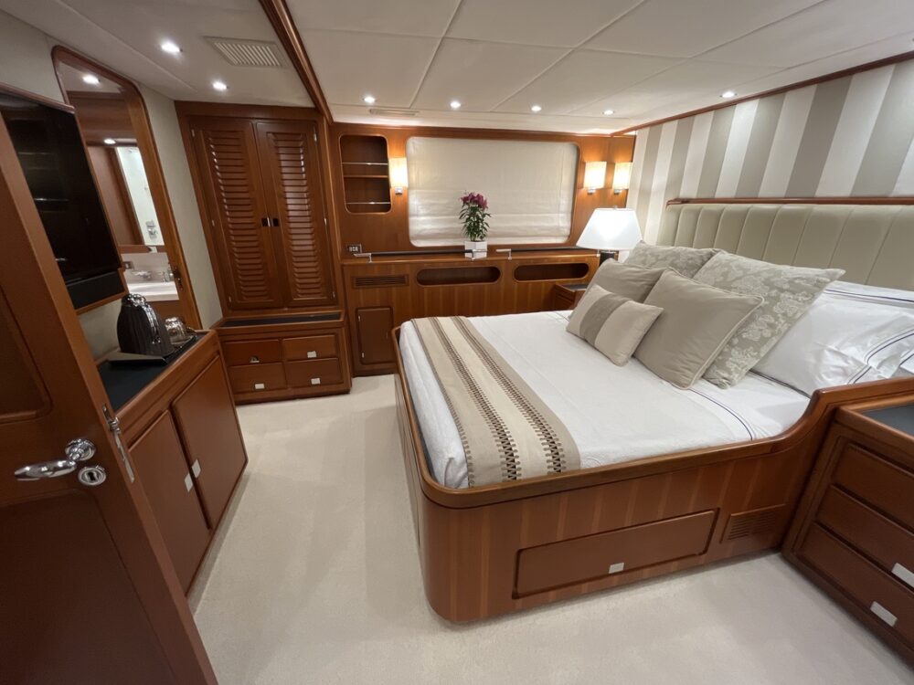 Greek sailing yacht Gitana yacht bedroom