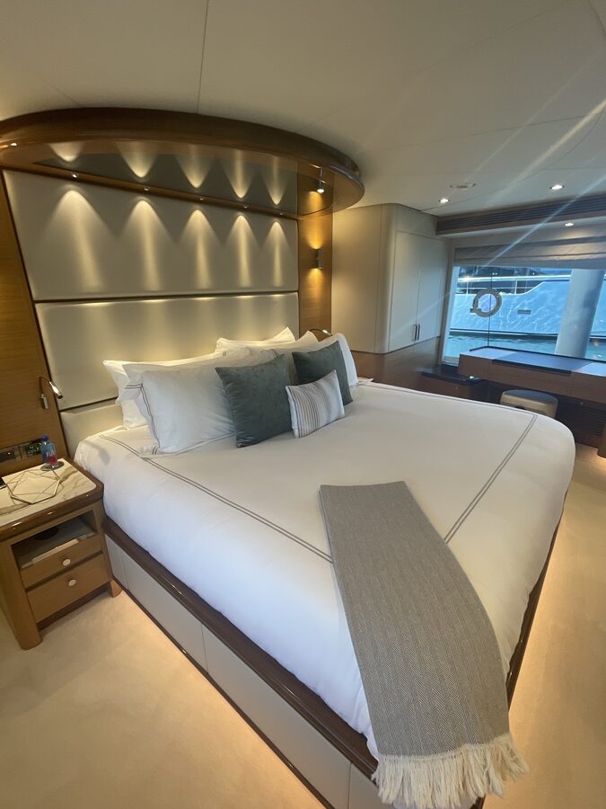 One of M/Y FREEDOM staterooms