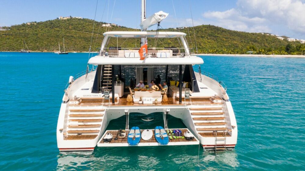 Best Luxury Boat Rentals For Fall 2022 - BUNDALONG
