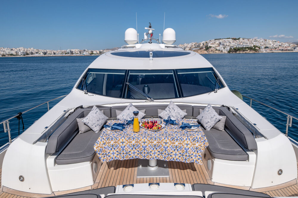 Alfresco dining on Greek Luxury Yacht BLADE-6