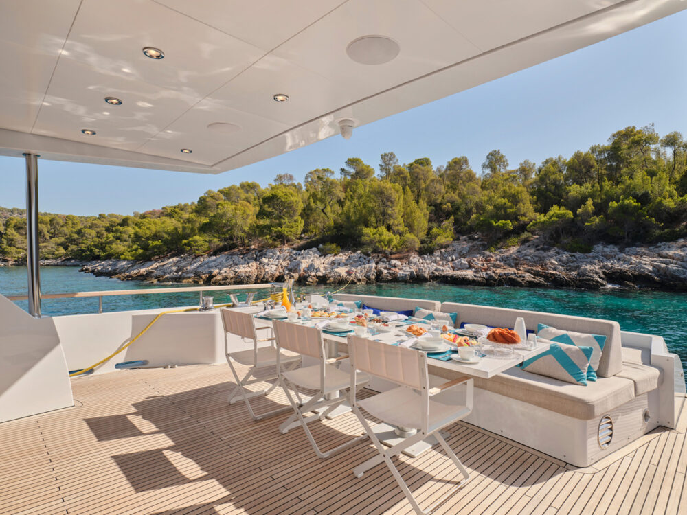 motor yacht outdoor dining