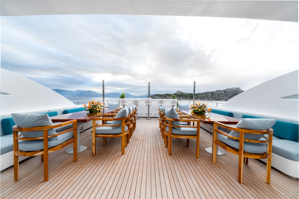 Top deck dining