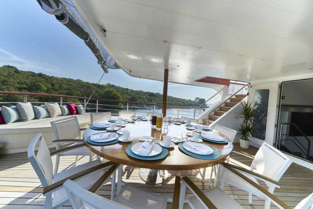 alfresco dining Croatia Motor-Sailor CORSARIO