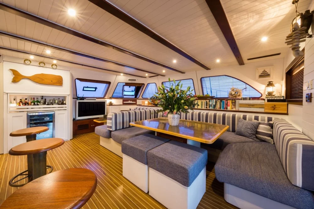 Amalfi Coast on Luxury Yacht Ombre Blu 3