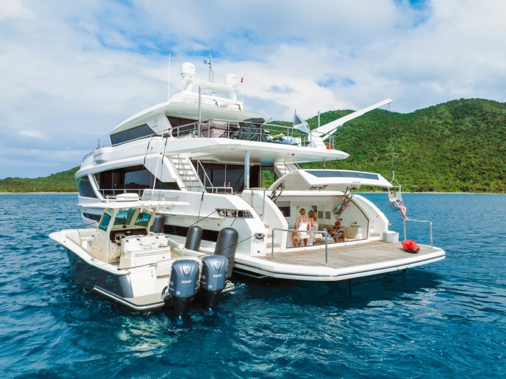 aqua life motor yacht