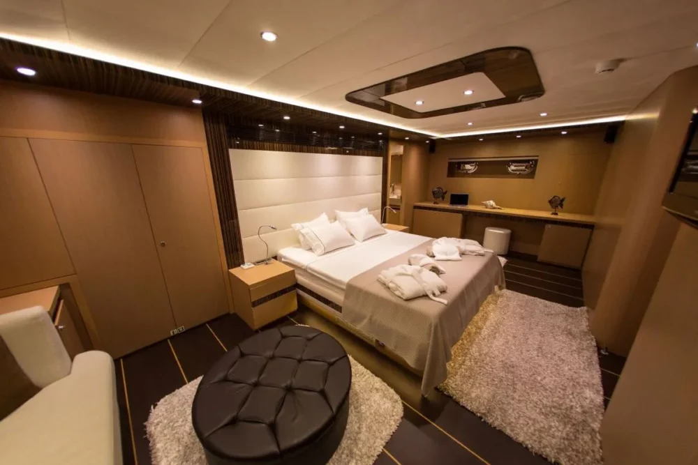 East Mediterranean yacht Le Pietre master bedroom