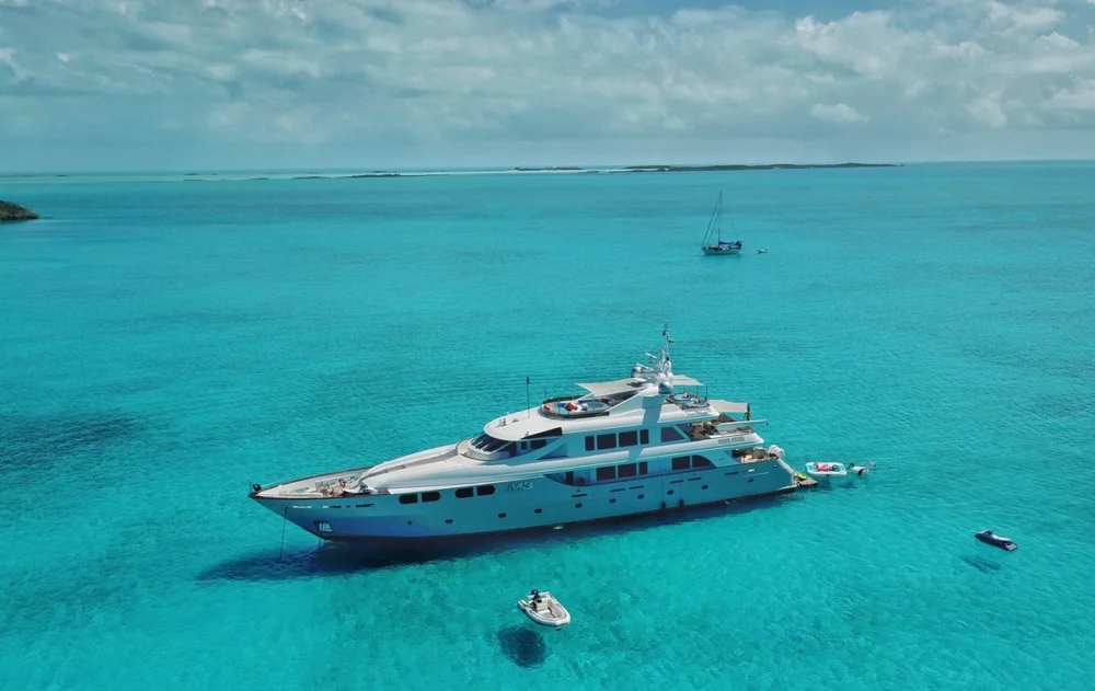 bahamas motor yacht charter M3