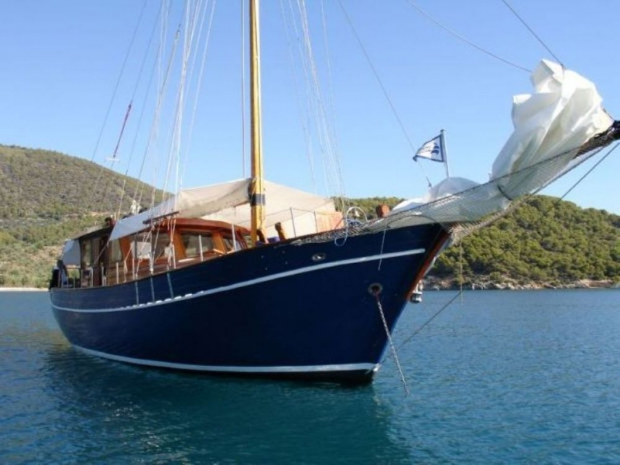 Motor-Sailor Charter in Greece
