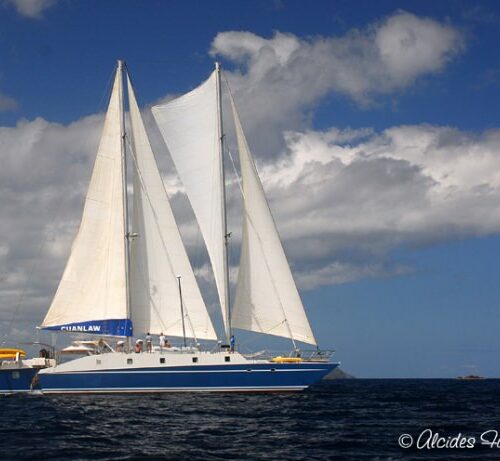 100 ft yacht charter