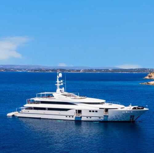 luxury yachts for rent