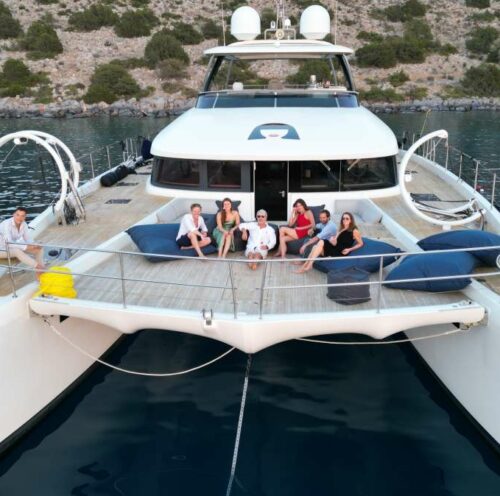 luxury yachts for rent