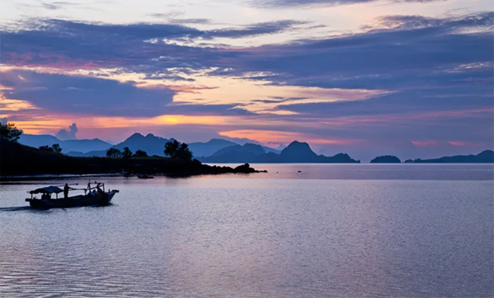 The Dunia Baru, sails in the turquoise waters of Indonesia.