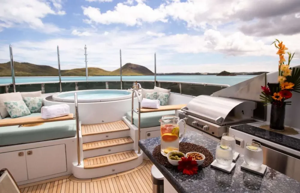 Motor Yacht Just Enough sun deck with jacuzzi