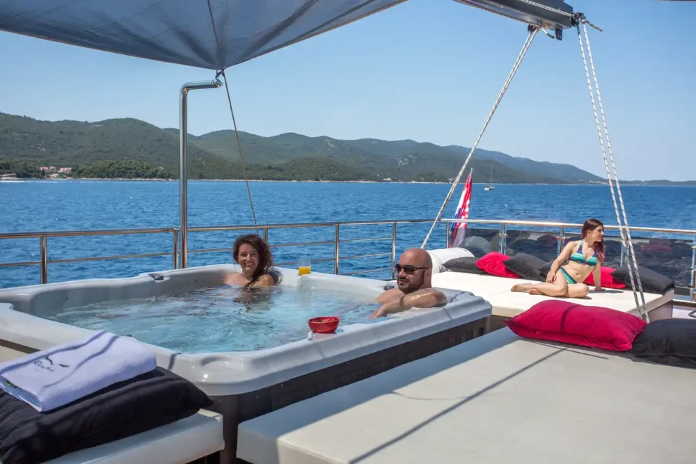 rara avis yacht jacuzzi 