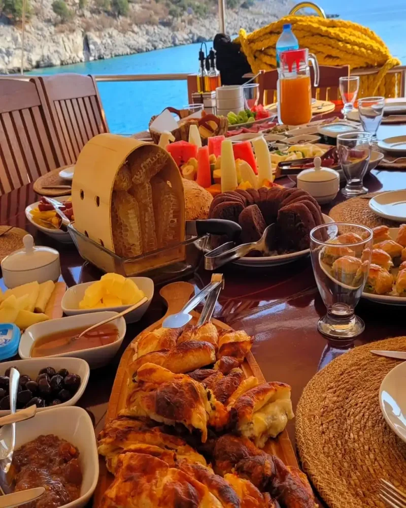 perla del mar delicious lunch
