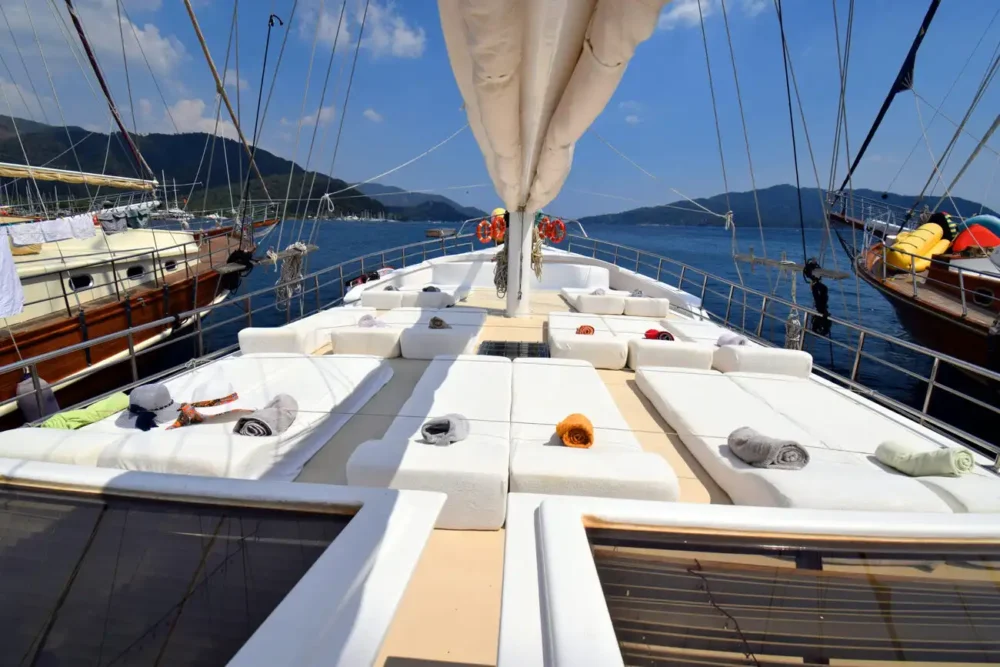 Perla del Mar sun deck
