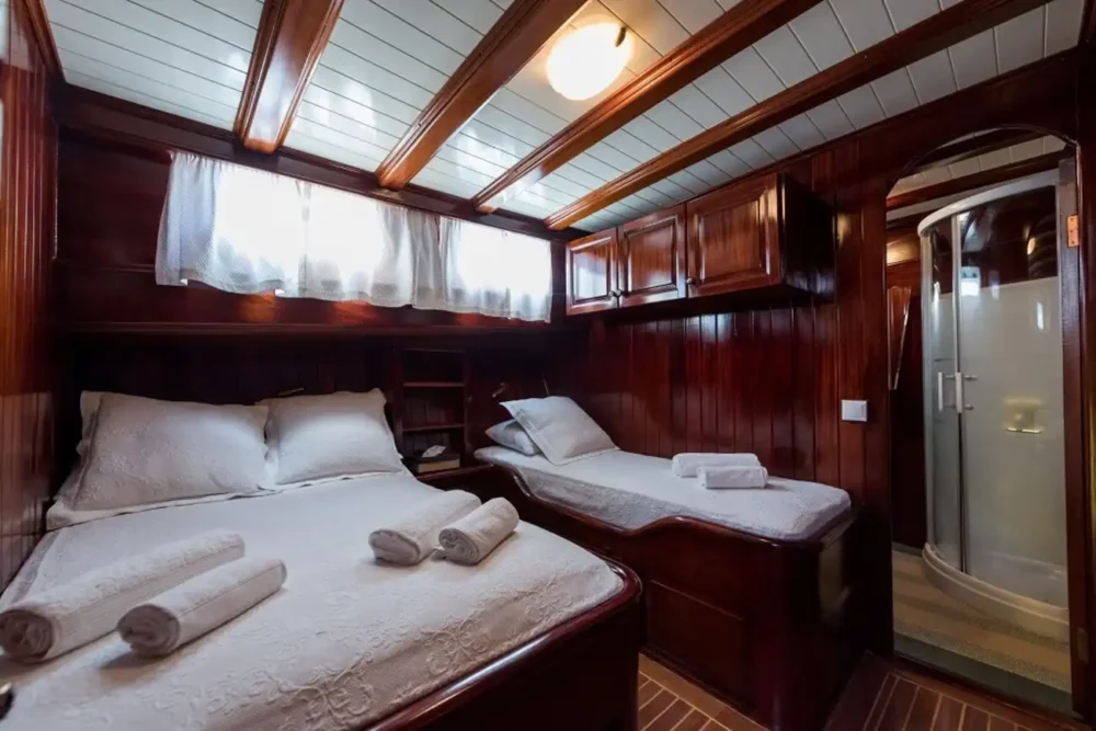 twin cabin erato