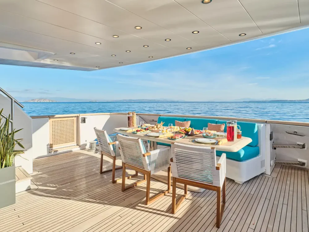 Loana Greece Motor Yacht - Alfresco