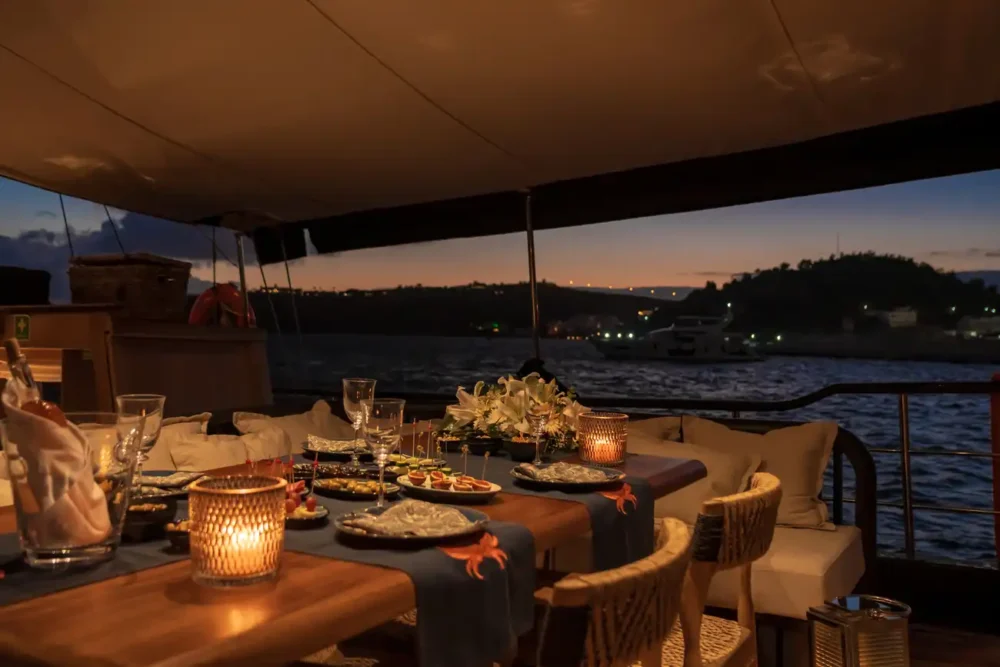 alfresco motorsailer charter