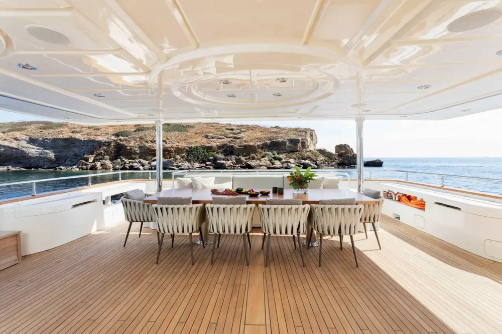Paradise alfresco dining