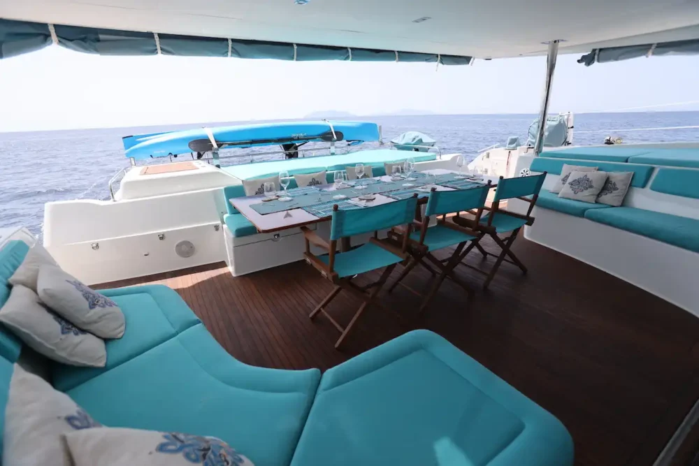 LIR Sailing Catamaran - alfresco