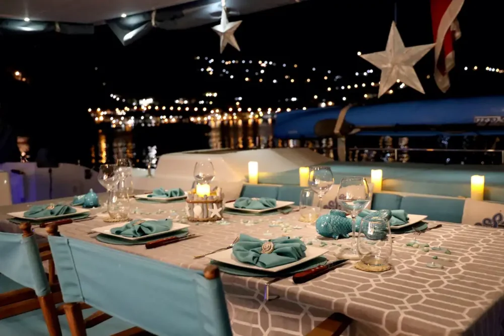 LIR Sailing Catamaran - alfresco dining