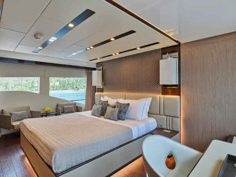 Four Joys Motor Yacht - cabin