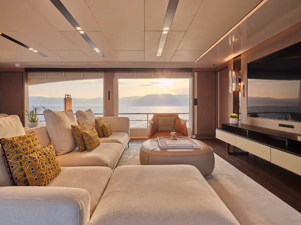 Four Joys Motor Yacht - salon