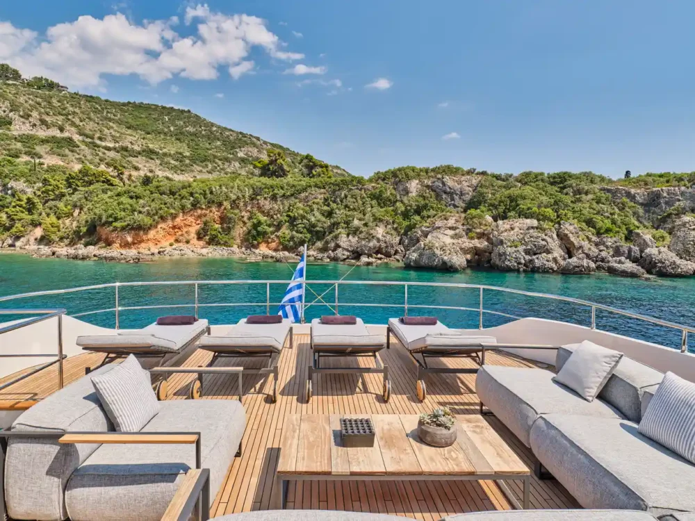 Four Joys Motor Yacht - sundeck